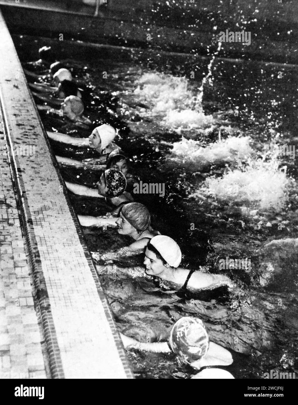471632 - Swimming lessons at ISTC (Feb 1943). Stock Photo