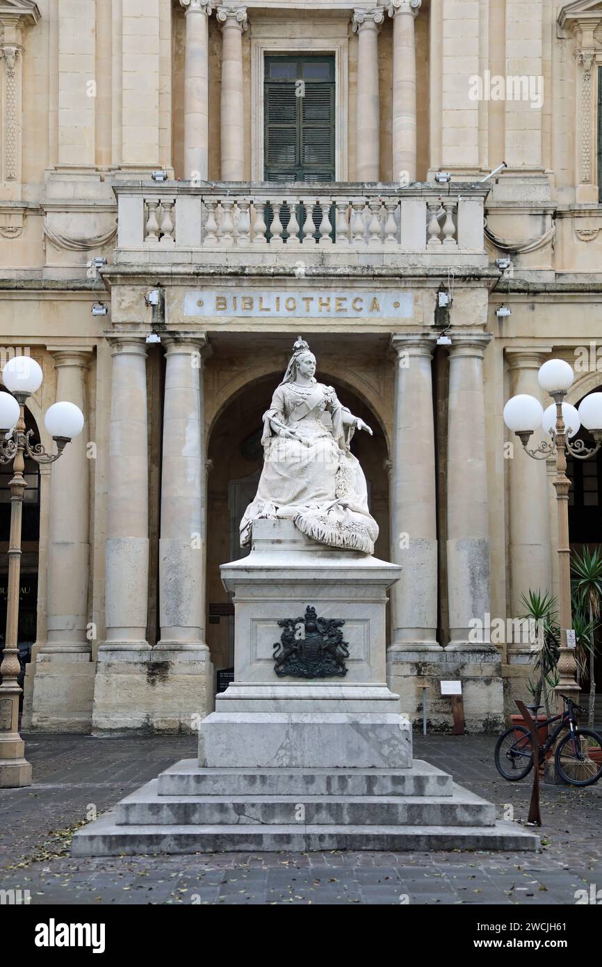 Statue of Queen Victoria wearing a shawl of Maltese lace outside the National Library of Malta in Valletta Stock Photo