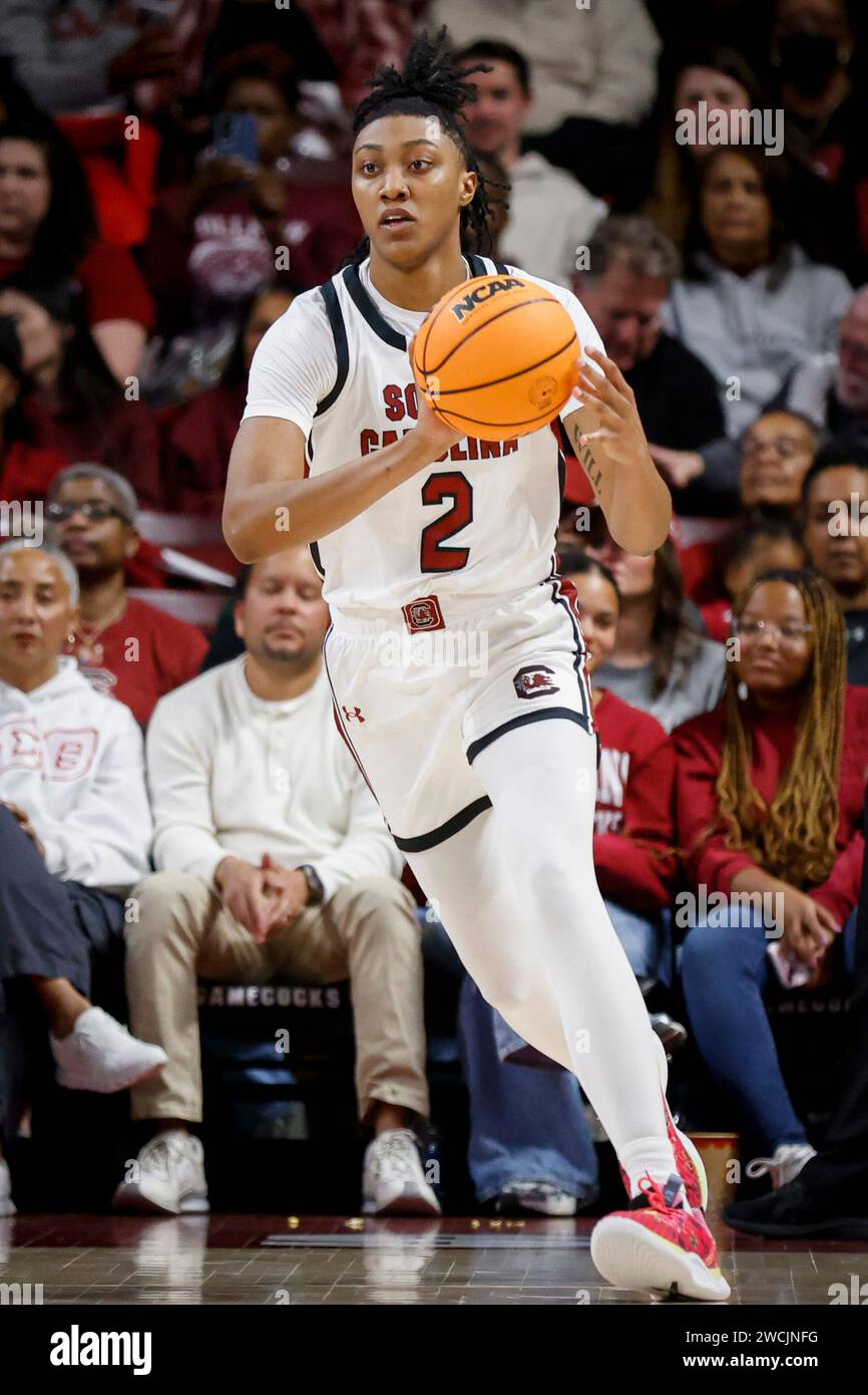 South Carolina forward Ashlyn Watkins looks to pass against Kentucky