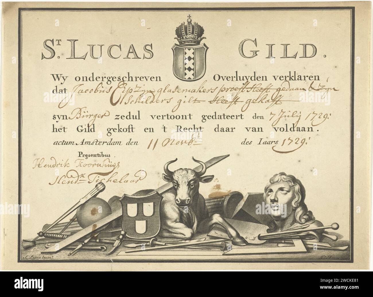 Gildebrief of the St. Lucasgilde in Amsterdam, Johannes de Broen (i), after Joannes Lutma (i), c. 1700 - c. 1729 print Gildebrief of the St. Lucasgilde in Amsterdam for Jacobus CIP, Glassmaker. Under a group of attributes of painting: a lying ox with the painter's weapon and a palette with brushes. A bust of a young man with long curly hair, a column, passer and engraving iron. Also tools of glassmakers such as a tongs, a lead and break knife. Above the weapon of Amsterdam. Amsterdam paper engraving Guild of St. Luke. coat of arms of Guild of St. Luke. ox (possibly with book)  symbol of St. L Stock Photo