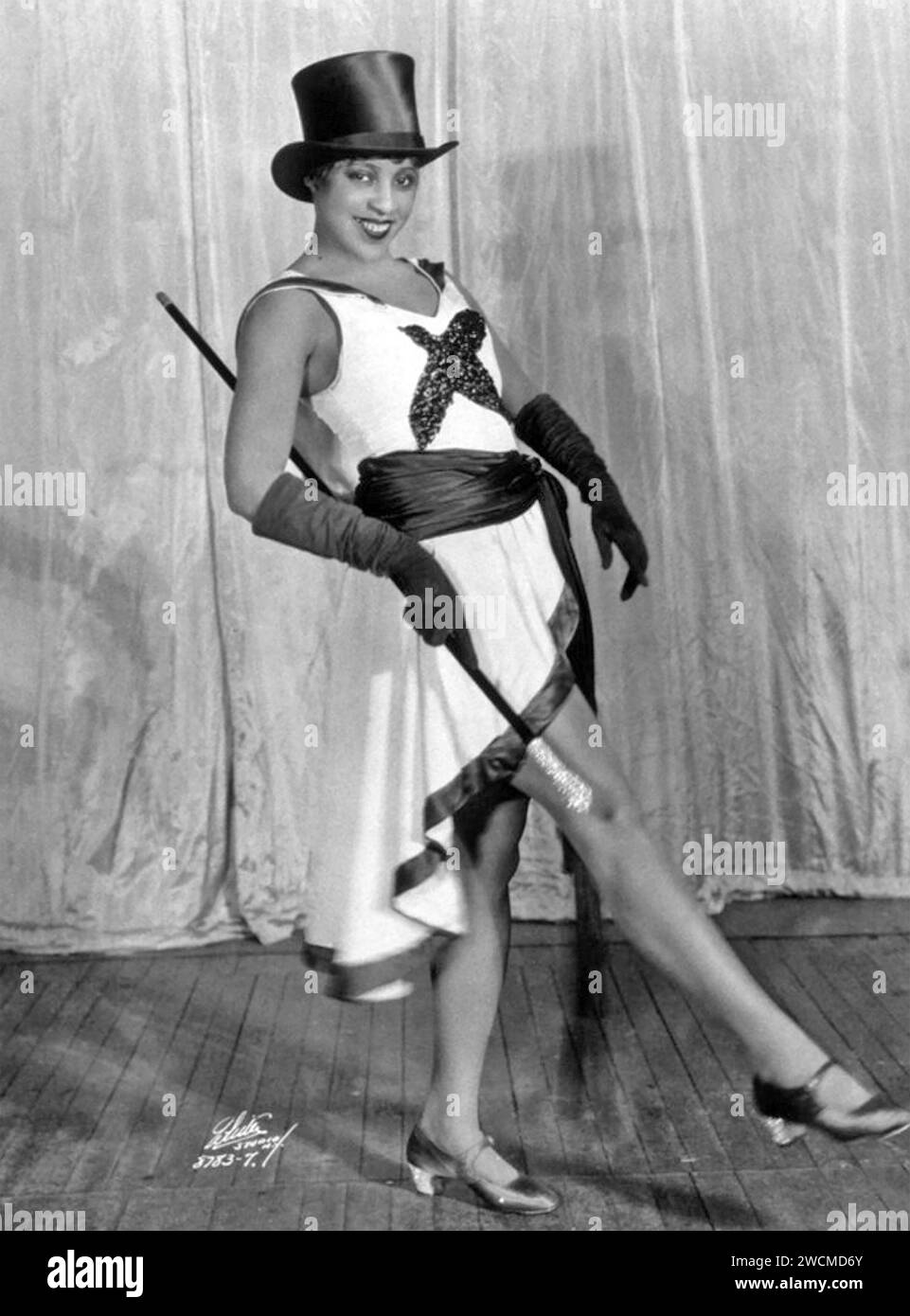 ADELAIDE HALL (1901-1993) American-born UK-based jazz singer and dancer about 1928 Stock Photo