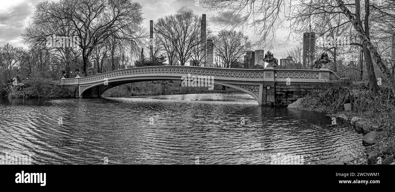 Bow bridge, Central Park, New York City, in winter early in the morning ...