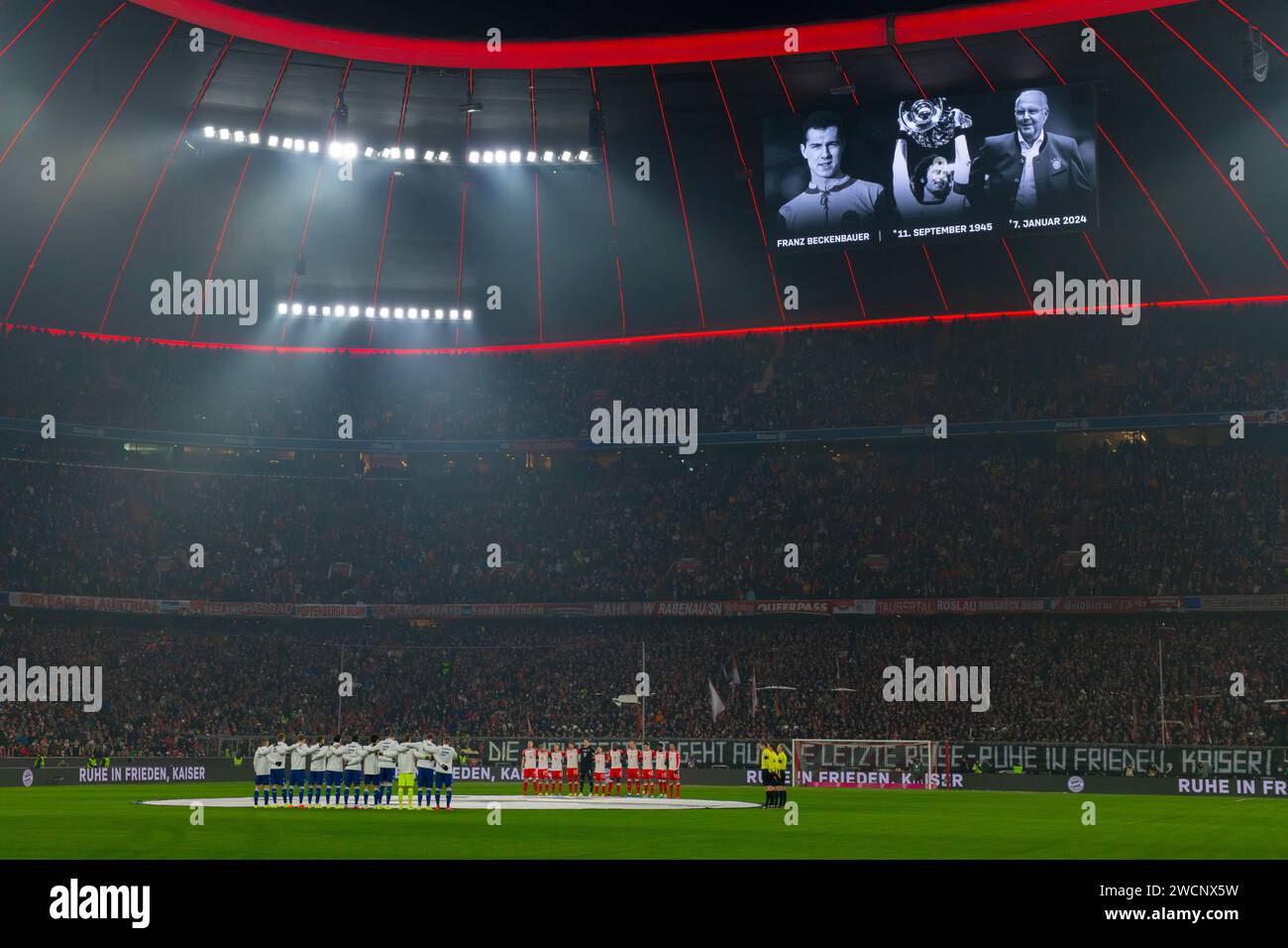Players of FC Bayern Munich FCB and TSG 1899 Hoffenheim, photo on scoreboard mourning, remembrance, minute's silence for the death of Franz Stock Photo