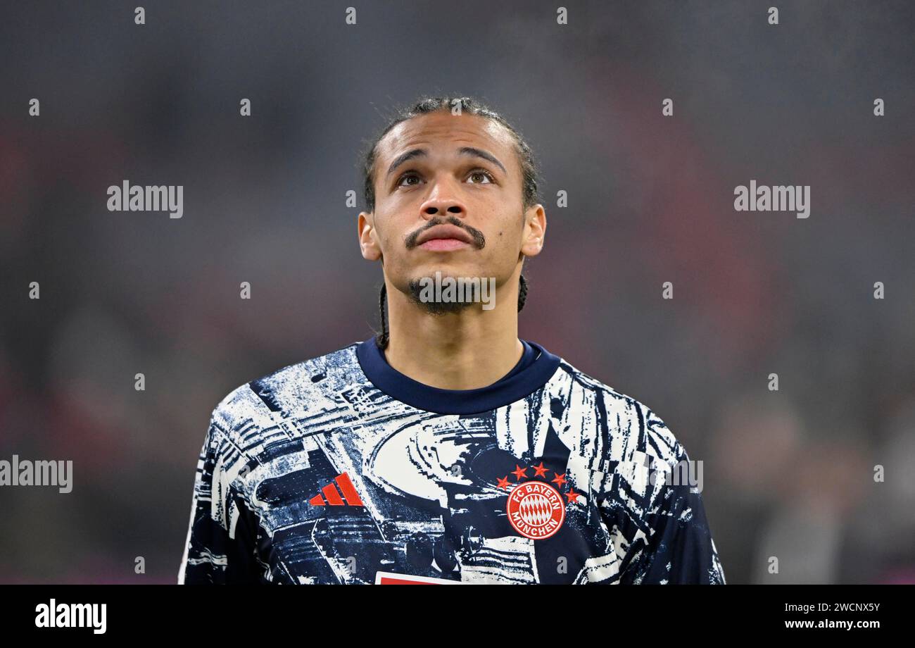 Warm-up training Leroy Sane FC Bayern Munich FCB (10) portrait, looking up, Allianz Arena, Munich, Bavaria, Germany Stock Photo