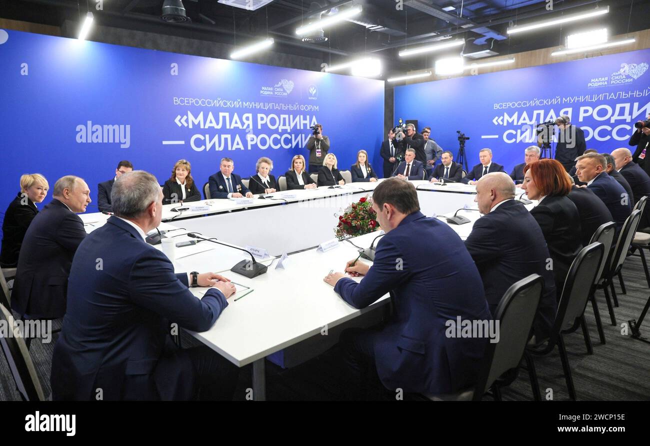 Odintsovo, Russia. 16th Jan, 2024. Russian President Vladimir Putin, left, meets with heads of municipalities during the All-Russian Municipal Forum Small Motherland - the Strength of Russia at Live Arena, January 16, 2024 in Odintsovo, Moscow Oblast, Russia. Credit: Gavriil Grigorov/Kremlin Pool/Alamy Live News Stock Photo