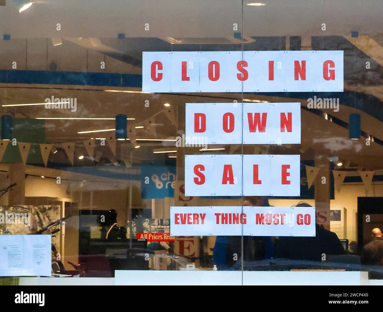 UK retail store closure - closing down sale, everything must go sign in window of Chain Reaction cycle store Balmoral Plaza Belfast. Stock Photo