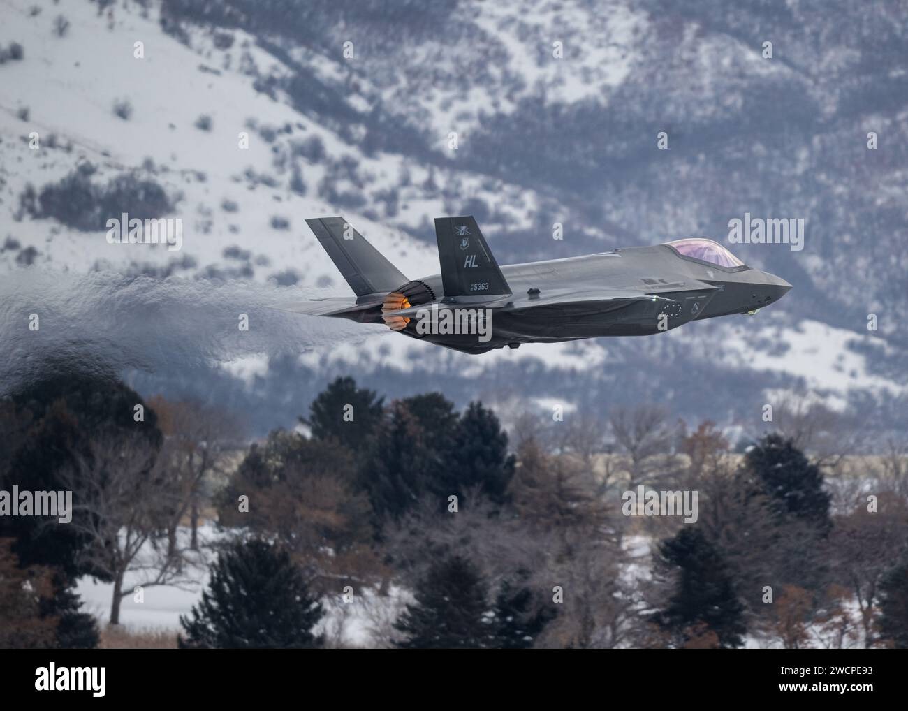 A U.S. Air Force F-35A Lightning II assigned to the F-35A Lightning II Demonstration Team performs a practice airshow performance at Hill Air Force Base, Utah, Jan. 11, 2023. The F-35 Demo Team performs rehearsal flights regularly to maintain required flying certifications and to uphold and maintain their mission and Air Force recruiting standards. (U.S. Air Force photo by Staff Sgt. Kaitlyn Ergish) Stock Photo