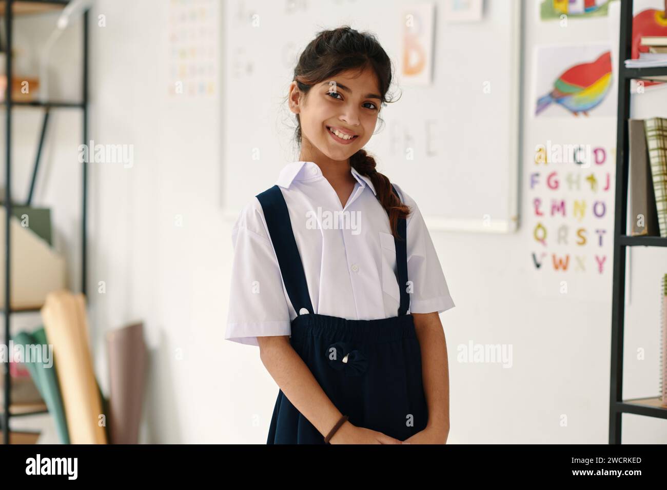 Indian schoolgirl hi-res stock photography and images - Alamy
