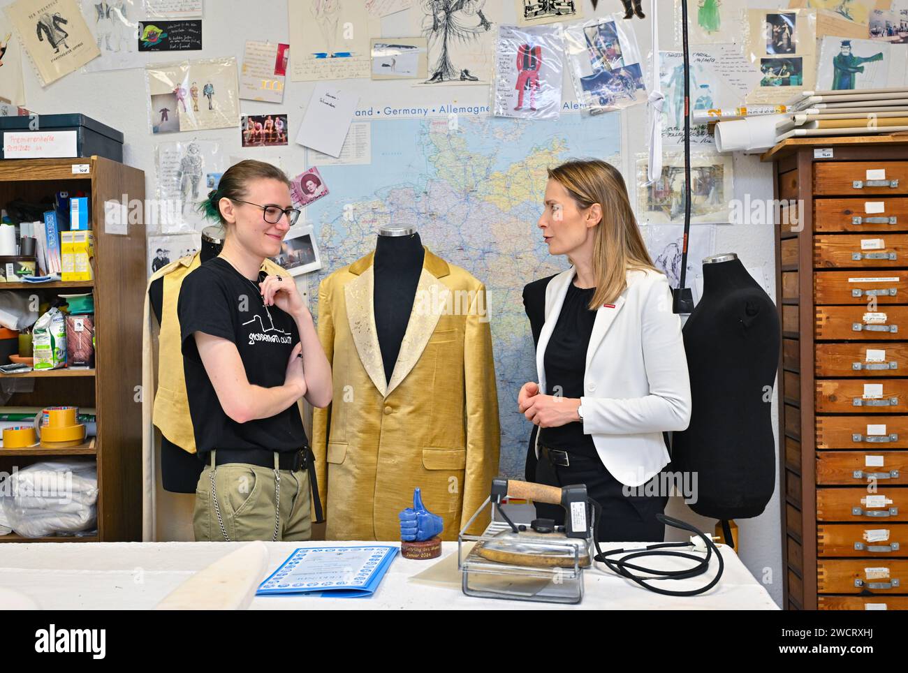 Apprentice tailor hires stock photography and images Alamy