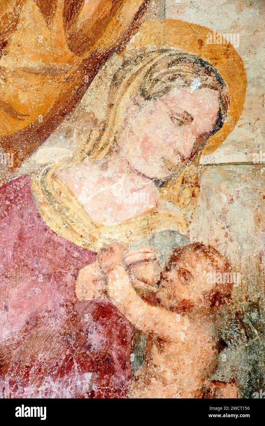 Madonna che allatta il Bambino - affresco - pittore lombardo del prima metà del XV secolo - Barco di Orzinuovi (Bs) chiesa della Madonna della Rosa Stock Photo