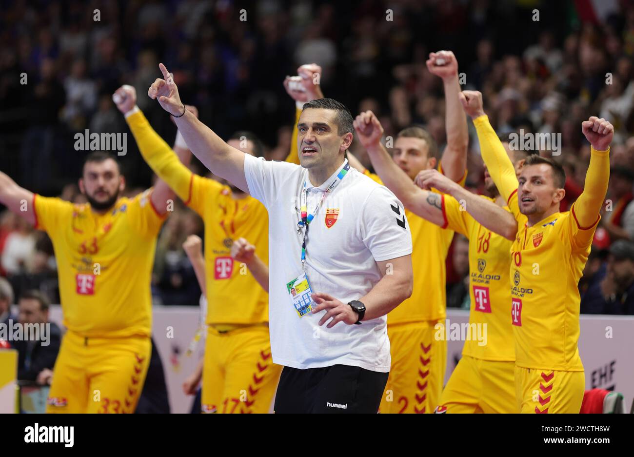 Kiril Lazarov head coach of North Macedonia mit seinem Team North