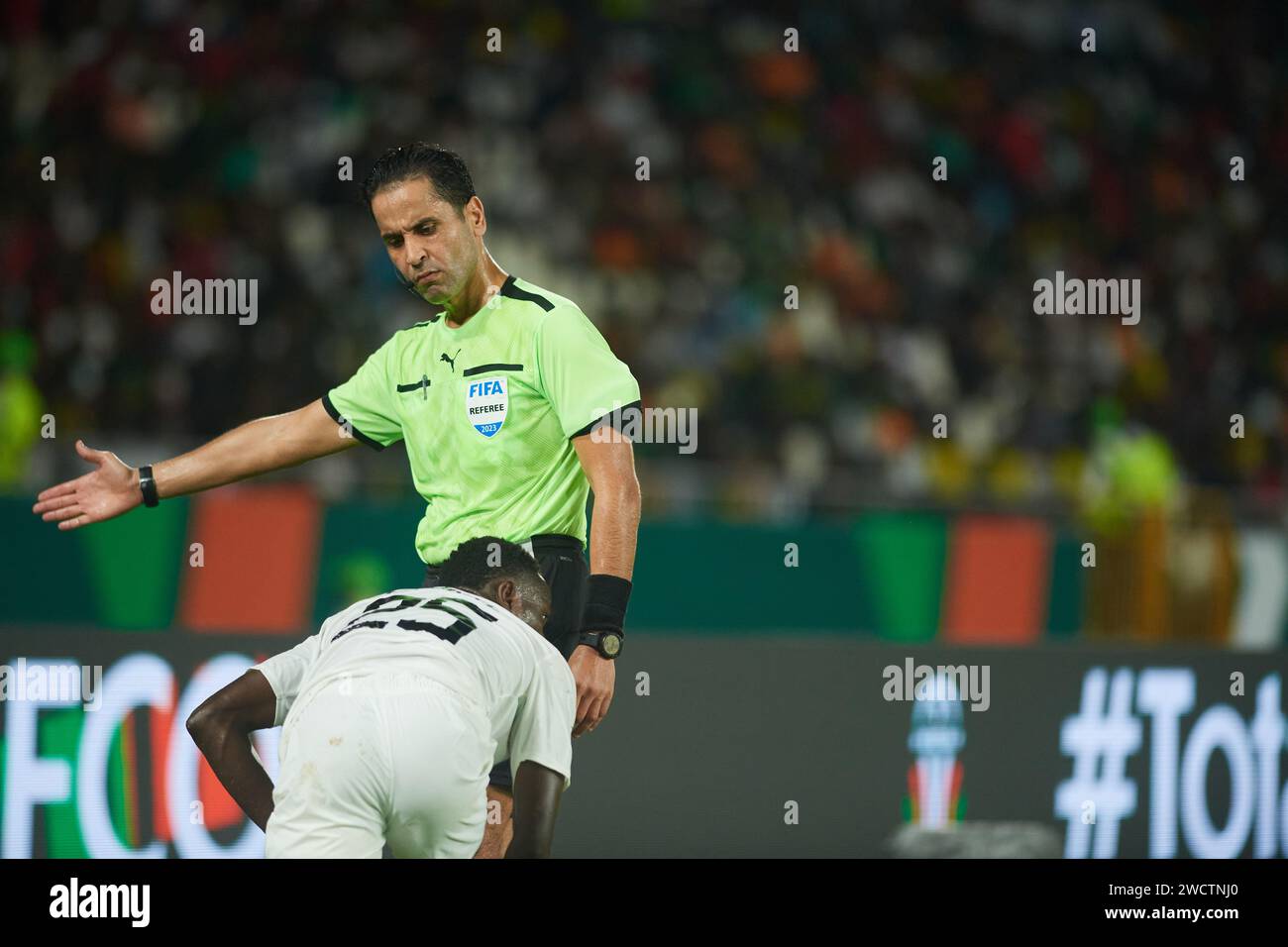 the referee pointing out to Guinea's Conte Stock Photo Alamy