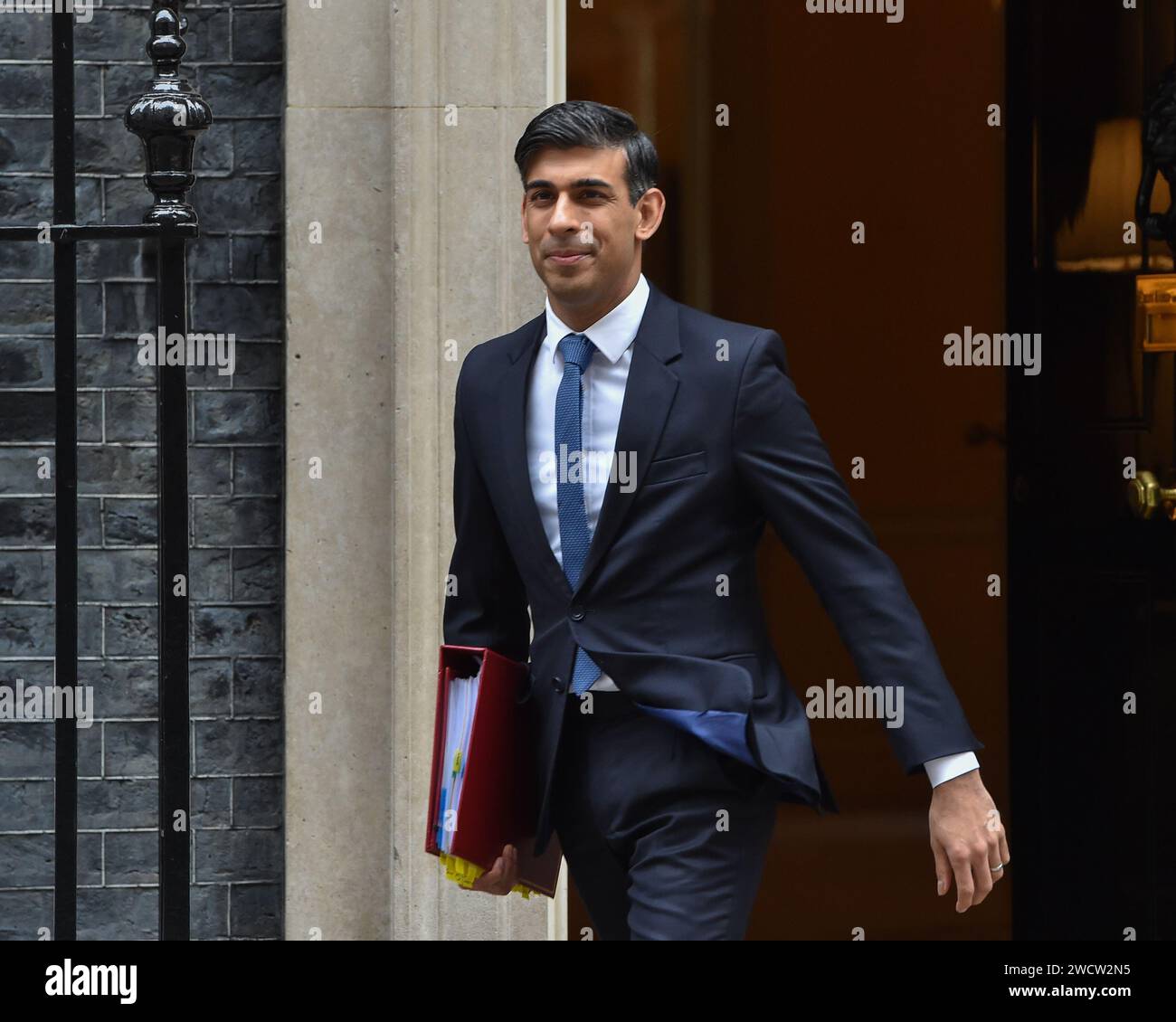 London, England, UK. 17th Jan, 2024. UK Prime Minister RISHI SUNAK leaves 10 Downing Street for a weekly Prime Minister's Questions in Parliament. (Credit Image: © Thomas Krych/ZUMA Press Wire) EDITORIAL USAGE ONLY! Not for Commercial USAGE! Stock Photo