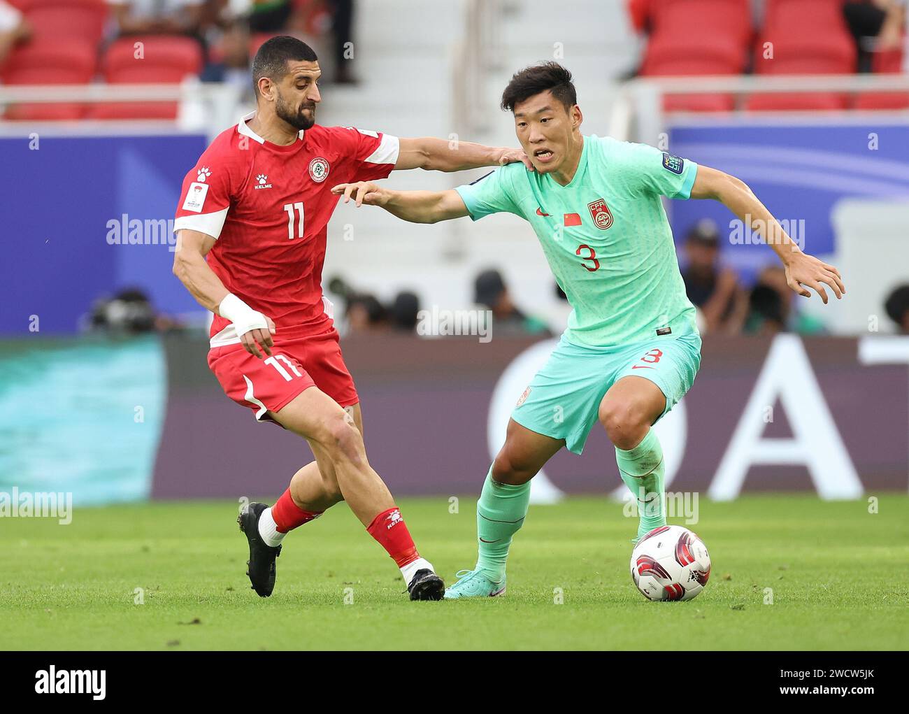 Doha, Qatar. 17th Jan, 2024. Zhu Chenjie (R) of China competes against