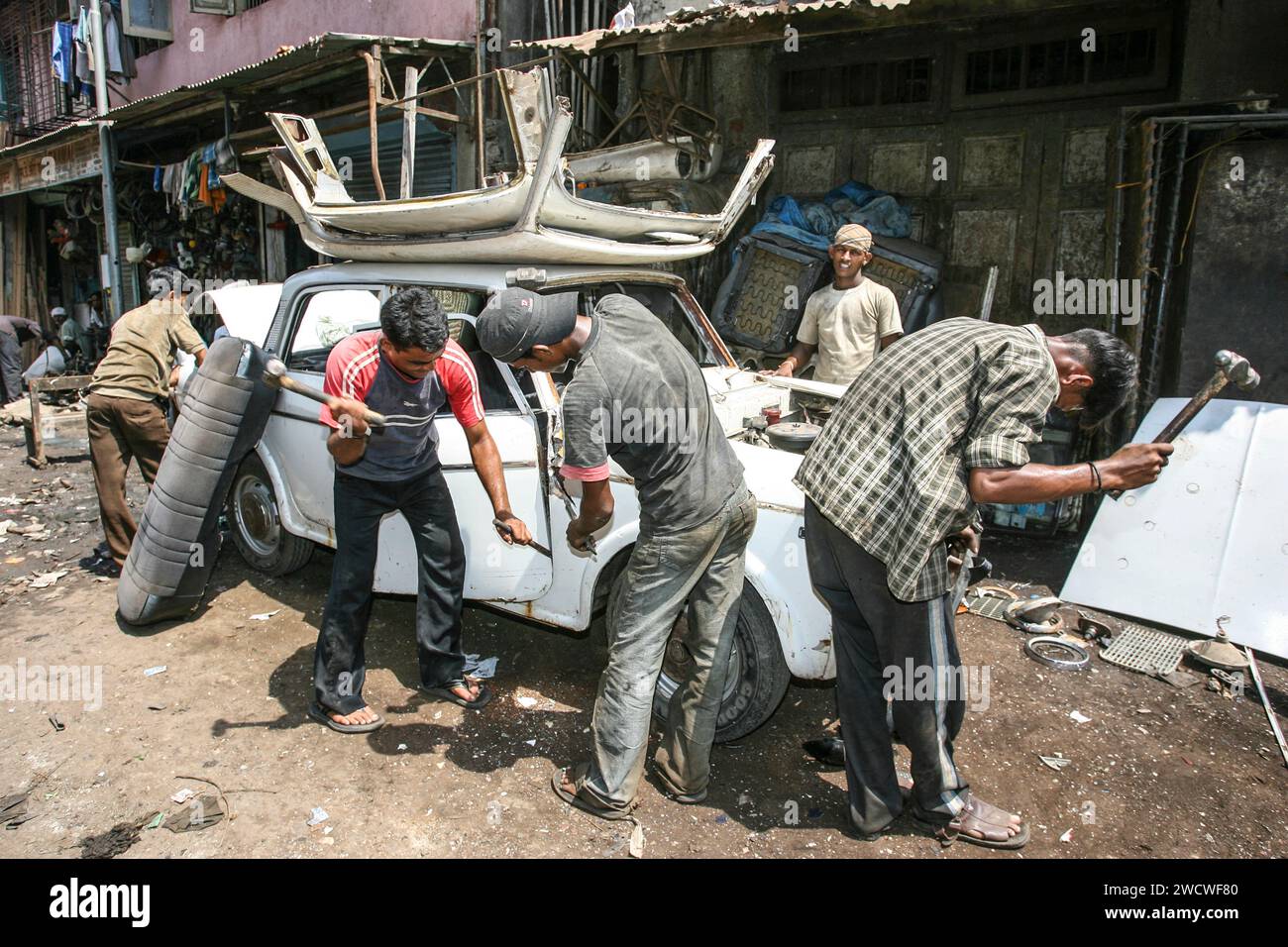 Recycling india hi-res stock photography and images - Alamy