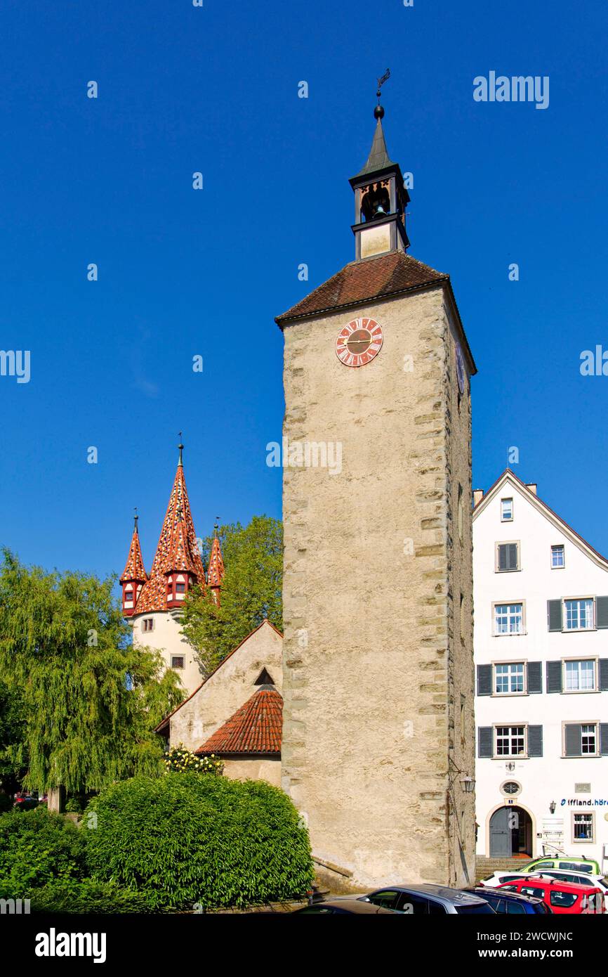 Germany, Bavaria, Lake Constance (Bodensee), Lindau, Schrannenplatz, Thieves' tower (Diebsturm) and St. Peter's church (Peterskirche) Stock Photo