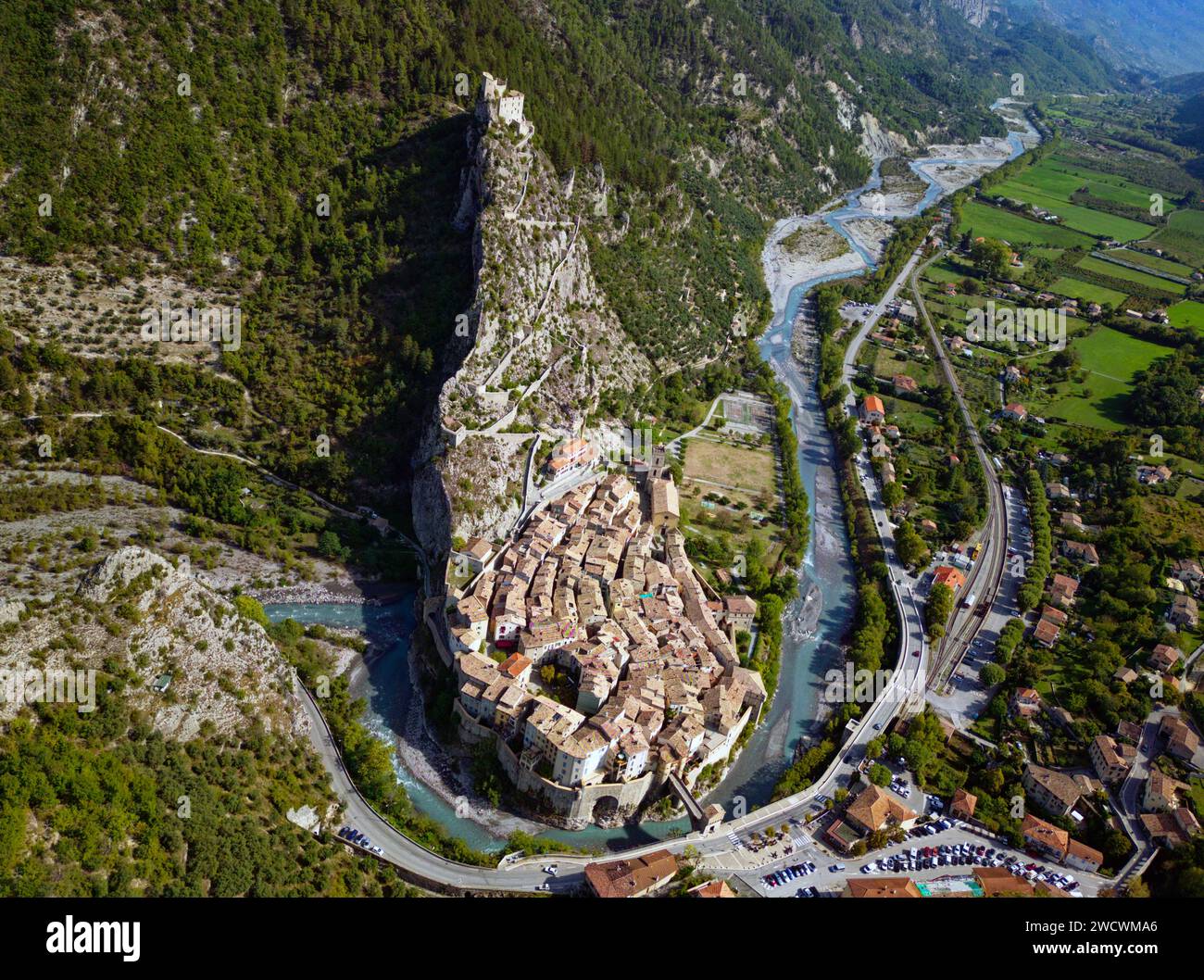 france-alpes-de-haute-provence-entrevaux-village-labelled-les-plus