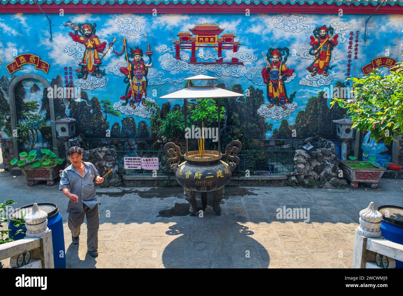 Vietnam, Ho Chi Minh City (Saigon), Cholon district, Nhi Phu Buddist temple or Ong Bon pagoda Stock Photo