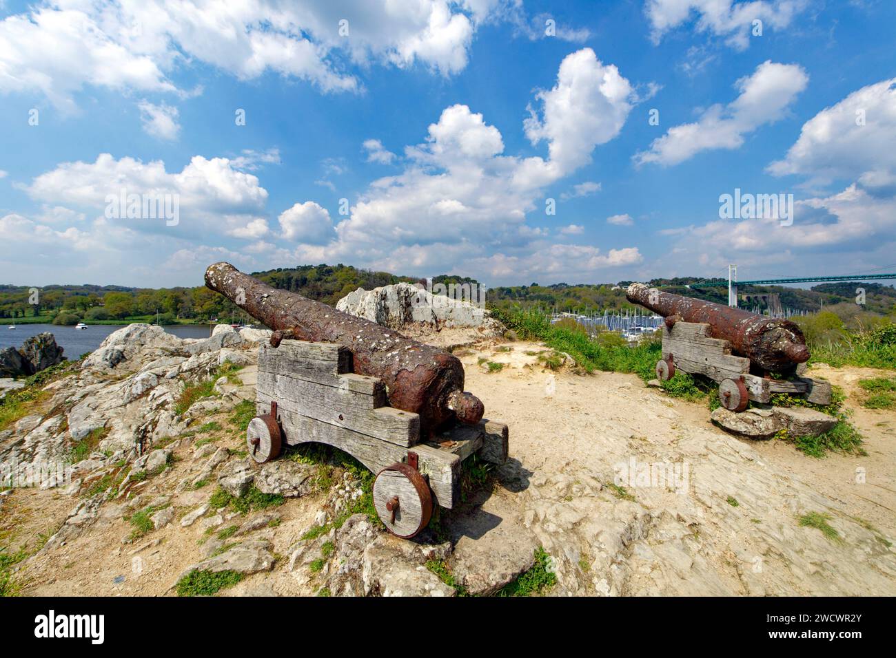 France, Morbihan, La Roche Bernard, the Rock, the cannons of the French warship Le Juste sunk during the Battle of the Cardinals in 1759 Stock Photo