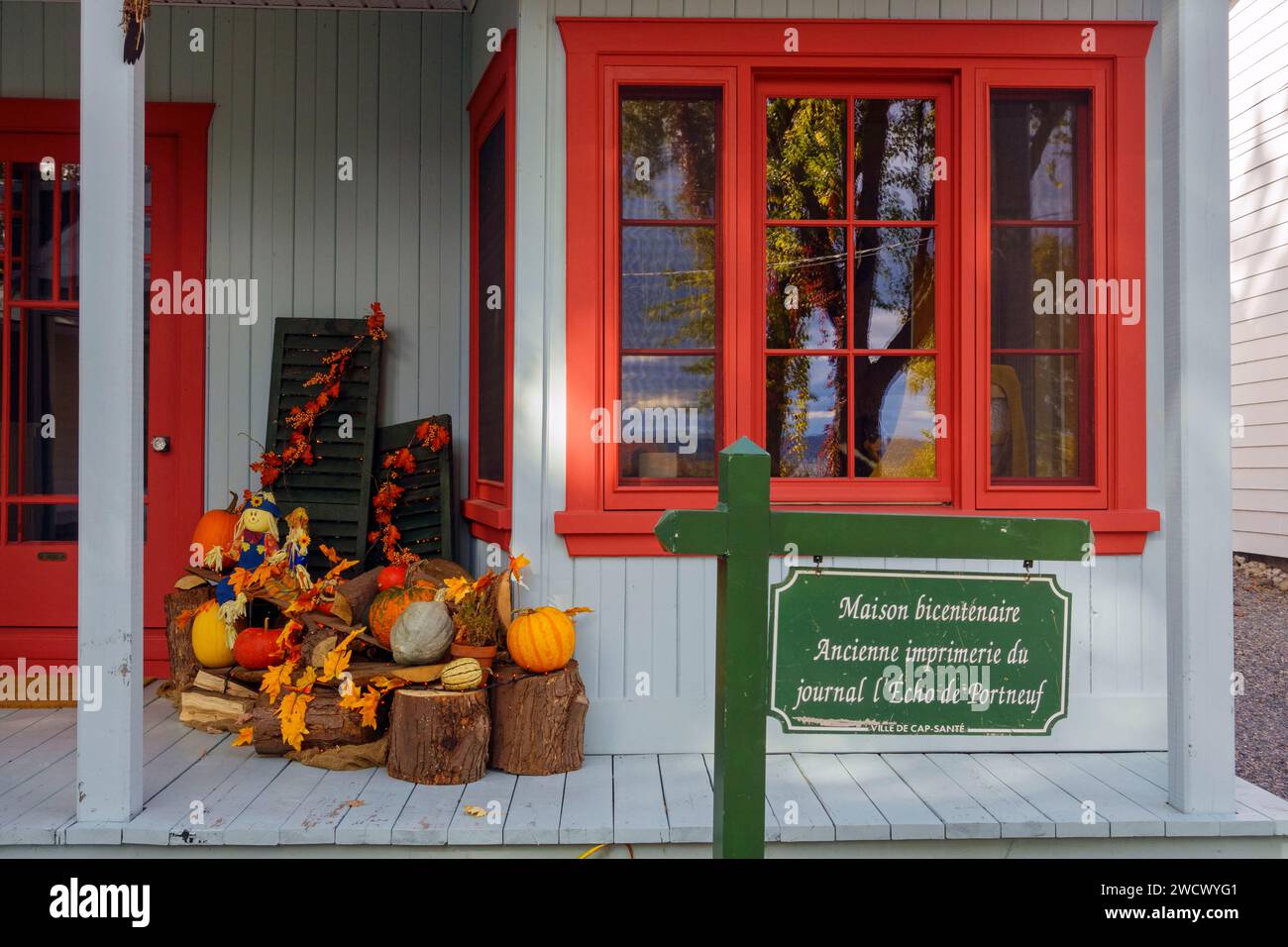 Canada, province of Quebec, Chemin du Roy, Quebec region, the heritage circuit of Vieux-Chemin in Cap-Santé in autumn in the Halloween decorations Stock Photo