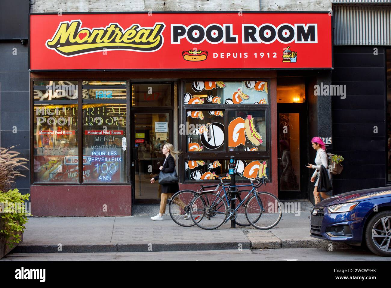 Canada, province of Quebec, Montreal, city center, boulevard Saint-Laurent, the famous Montreal Pool Room restaurant, hot dog institution Stock Photo