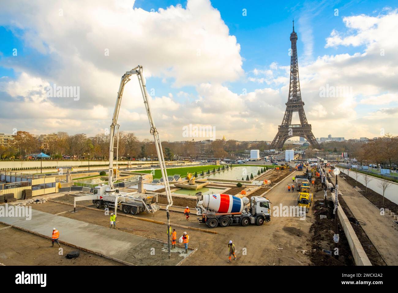 France, Paris, Trocadero garden under construction, the Eiffel Tower Stock Photo