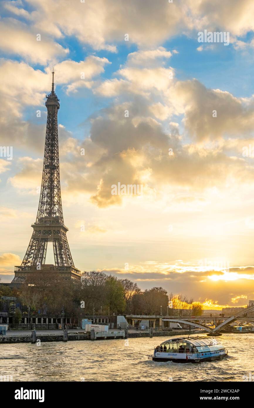 France, Paris, the banks of the Seine listed as World Heritage by UNESCO, a barge and the Eiffel Tower at sunset Stock Photo