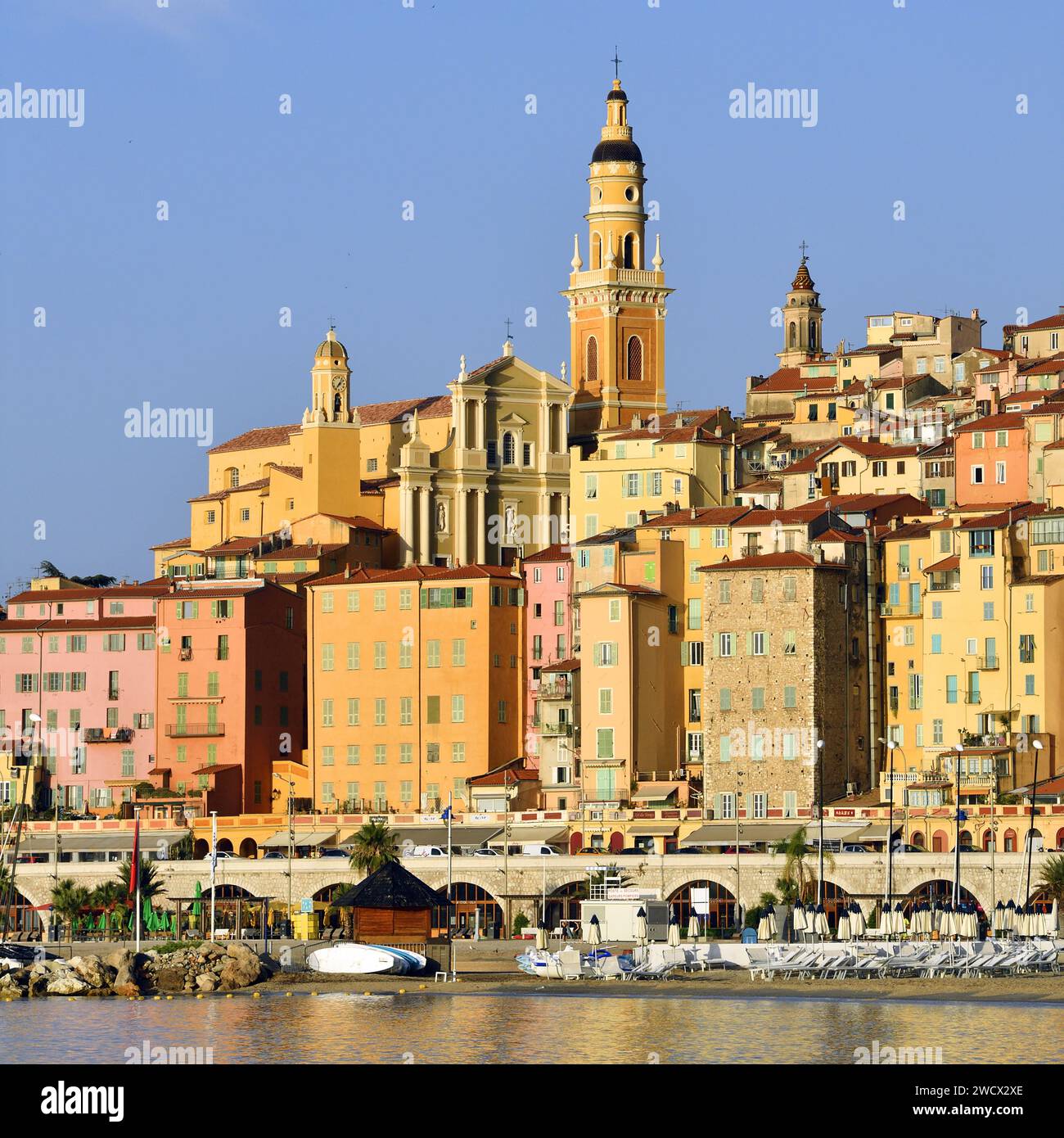 france-alpes-maritimes-cote-d-azur-menton-the-old-town-dominated-by