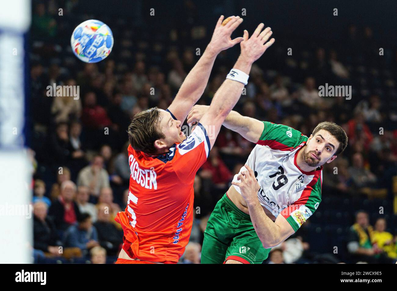 Hamburg, Deutschland. 17th Jan, 2024. Wurf/Tor Martim Costa (Portugal