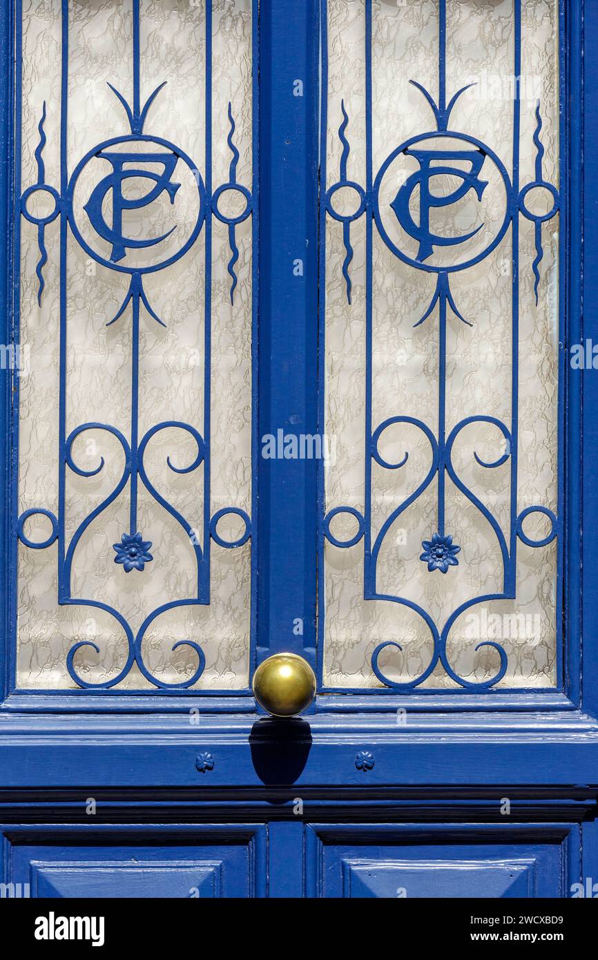 France, Meurthe et Moselle, Nancy, detail of the door with ironwork made of wrought iron of a house in Art Nouveau style located Rue Bassompierre Stock Photo