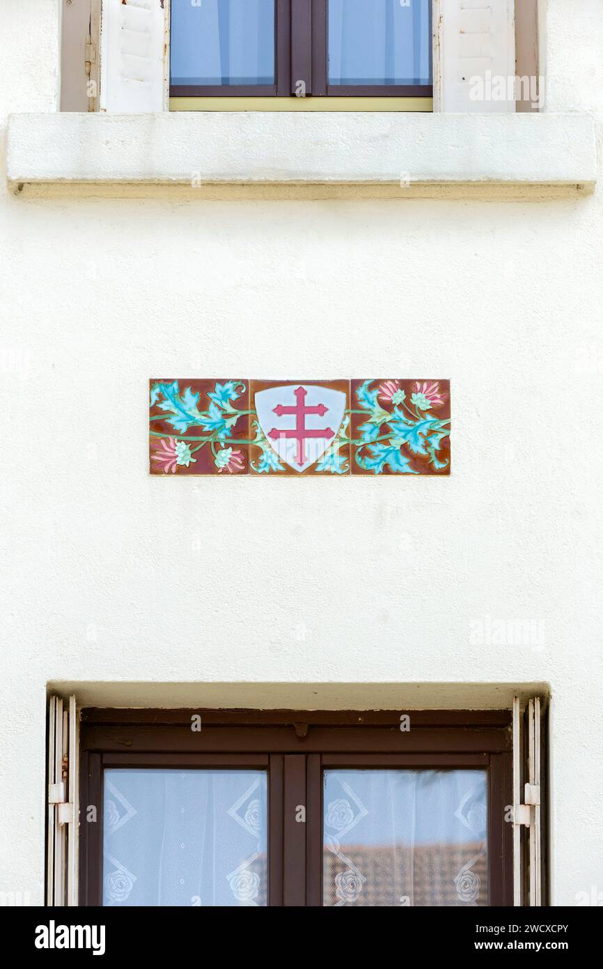 France, Meurthe et Moselle, Villers les Nancy, detail of a house plate representing the cross of Lorraine on the facade of a house located Rue Georges Clemenceau Stock Photo