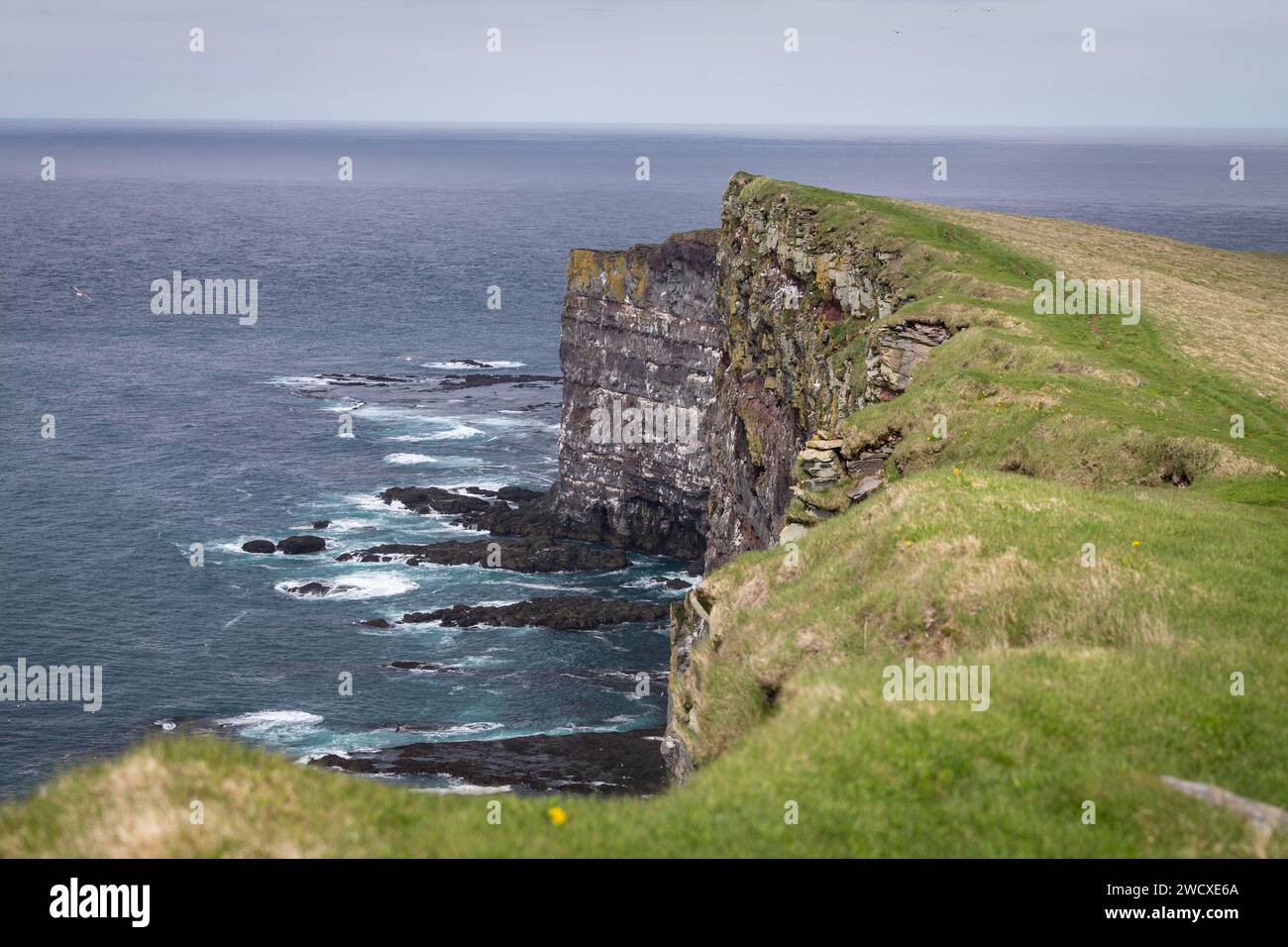 Green hills rugged cliffs hi-res stock photography and images - Alamy