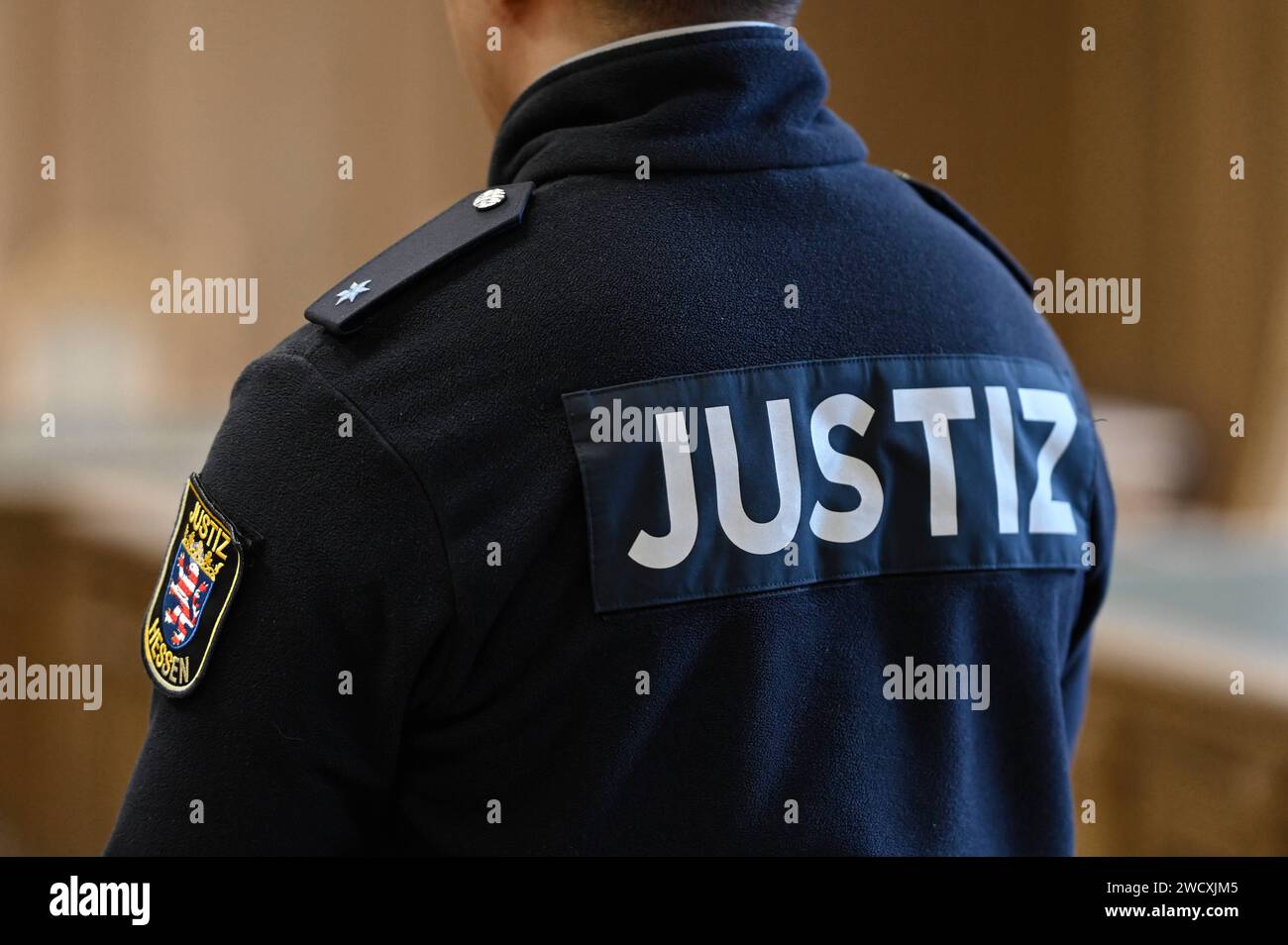 Justizwachtmeister im Gerichtssaal 223 A des Frankfurter Landgerichts