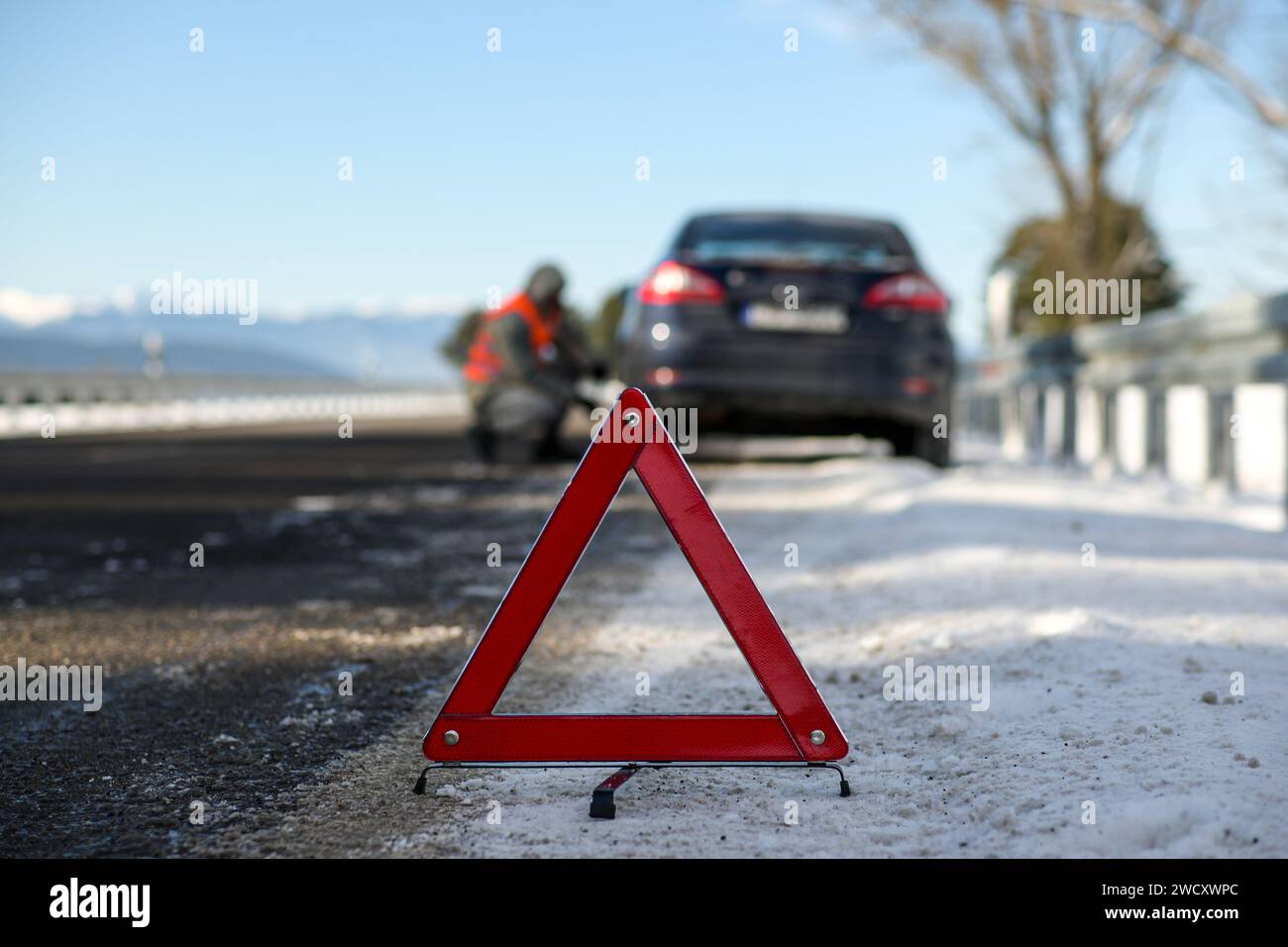 Car safety triangle hi-res stock photography and images - Alamy