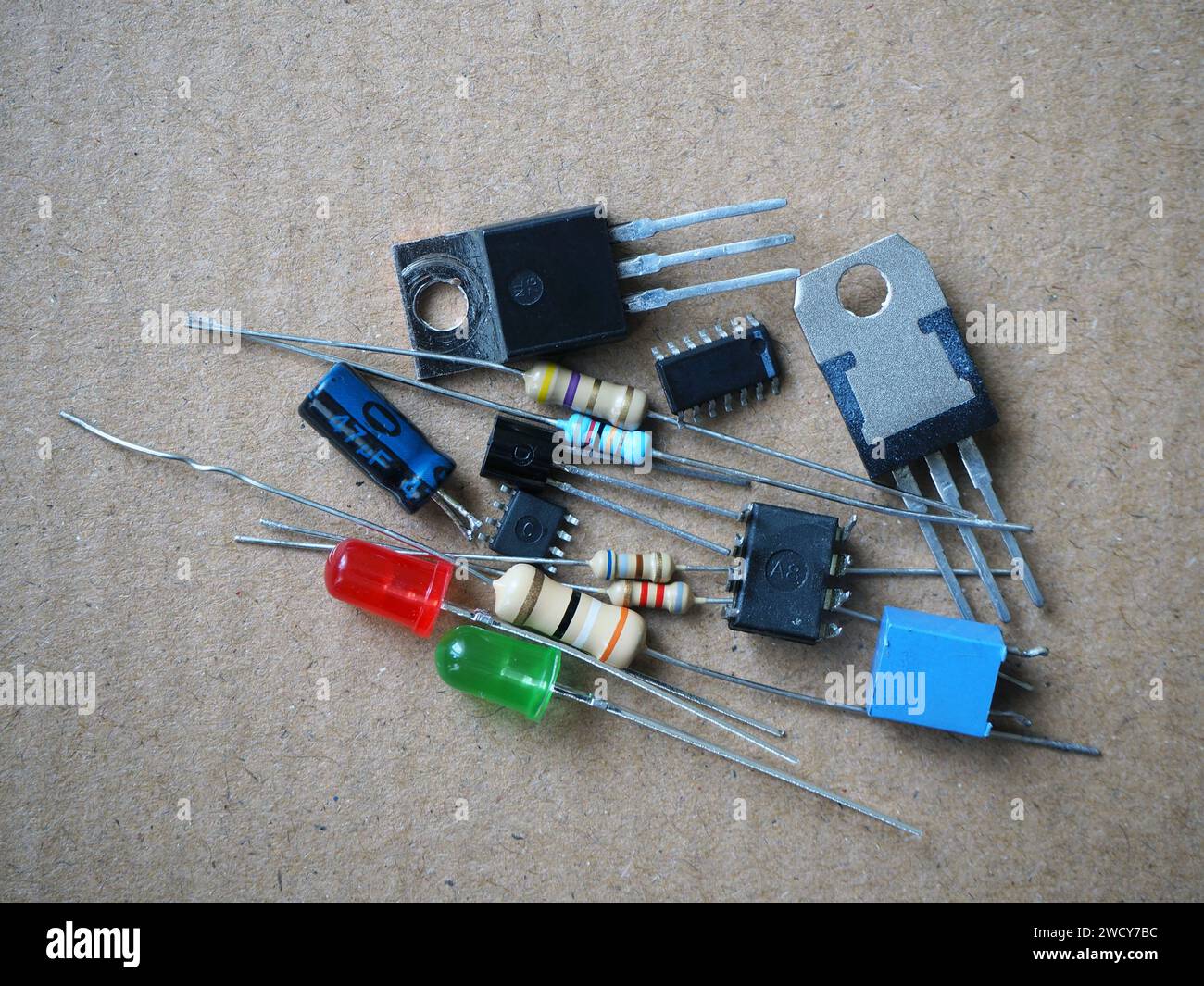 Mixed electronic circuit components. Semiconductors (integrated