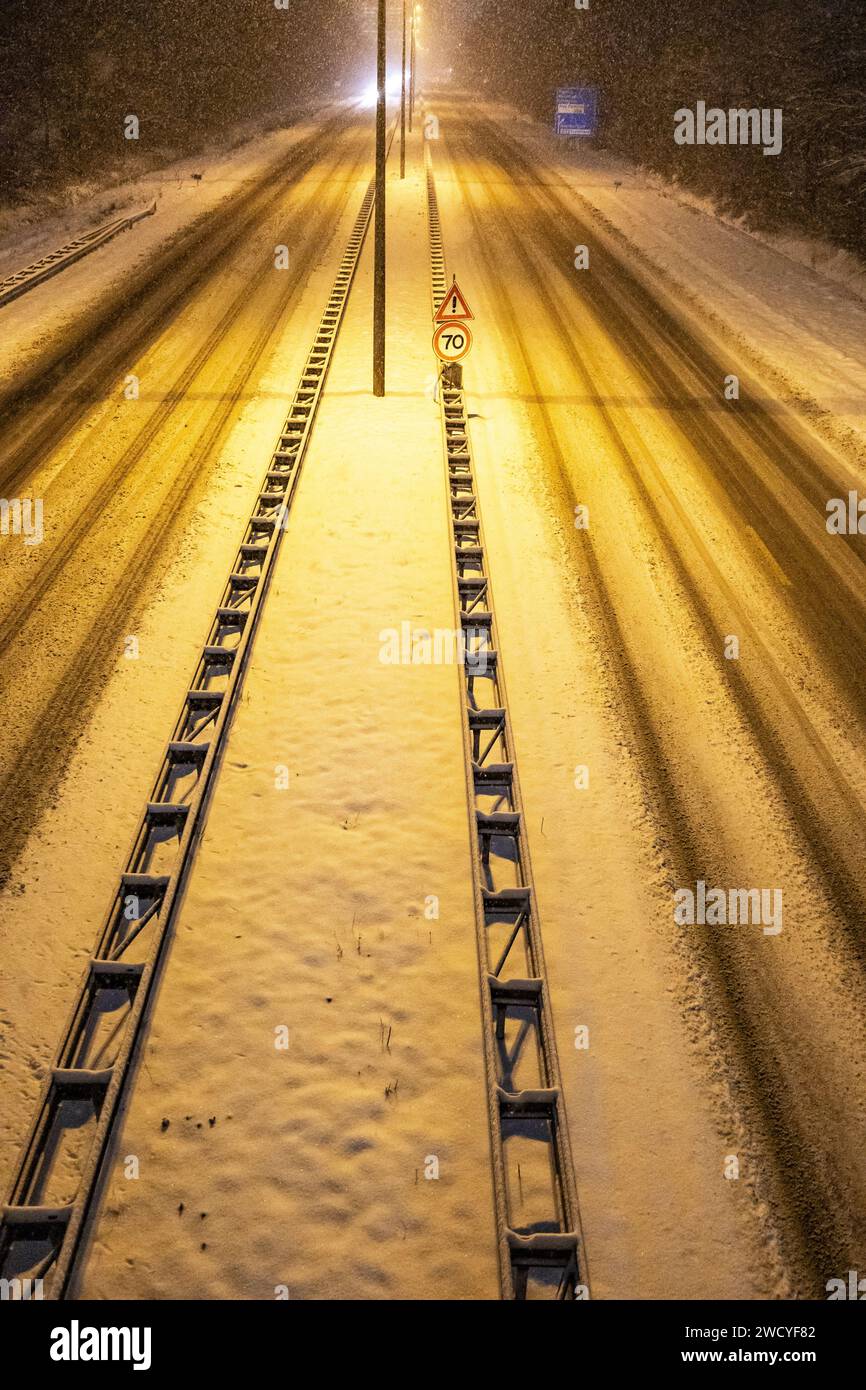 HEERLEN - An empty highway N281 covered with snow. Rijkswaterstaat has called on the highways in Limburg to avoid snow. ANP MARCEL VAN HOORN netherlands out - belgium out Stock Photo