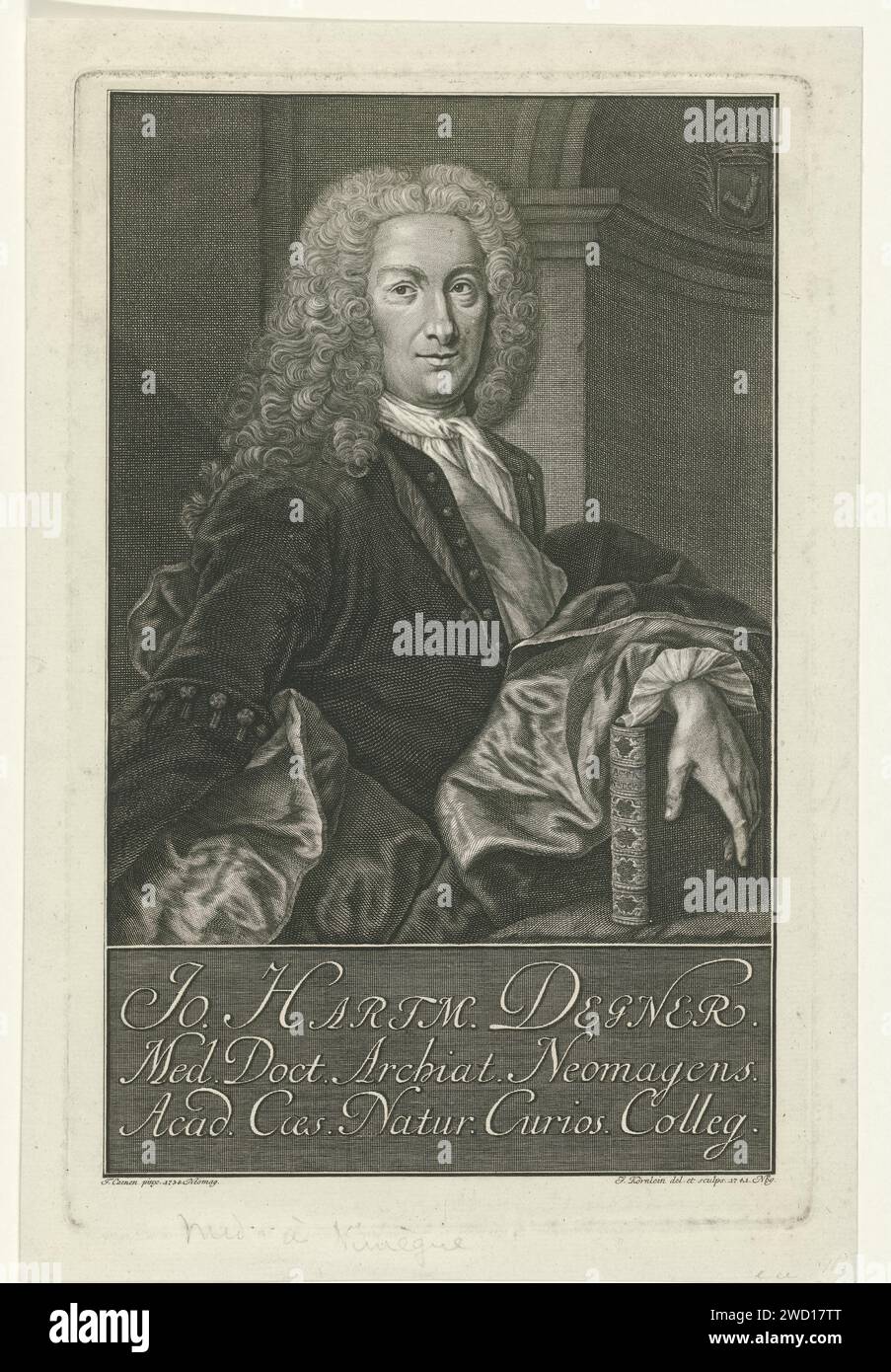 Portrait of Jan Hartmann Degner, Johannes Körnlein, After Theodorus Caenen, 1741 print Portrait at half to the right of Jan Hartmann Degner, doctor in Nijmegen. Degner is wearing a wig and has laid his left hand over a book. On the right the family crest and in the margin a three -line text. Amsterdam paper engraving Stock Photo