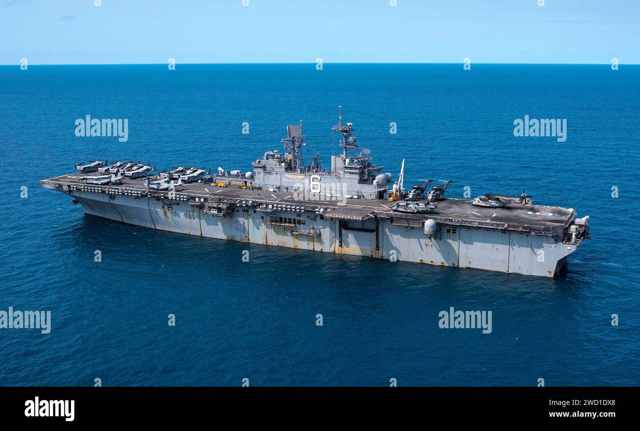 The amphibious assault ship USS Bonhomme Richard transits the Coral Sea. Stock Photo