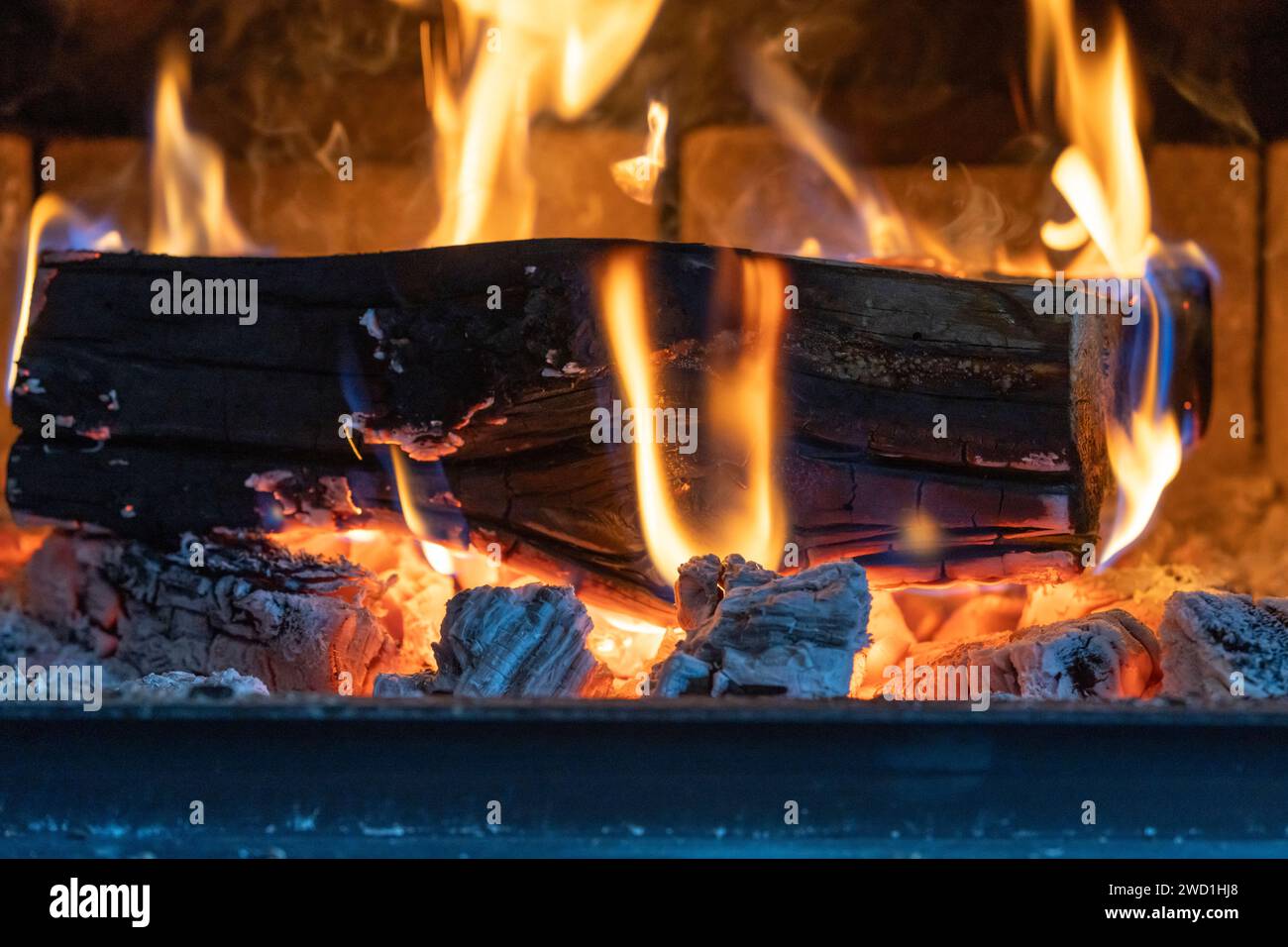 Hot coals night background hi-res stock photography and images - Alamy