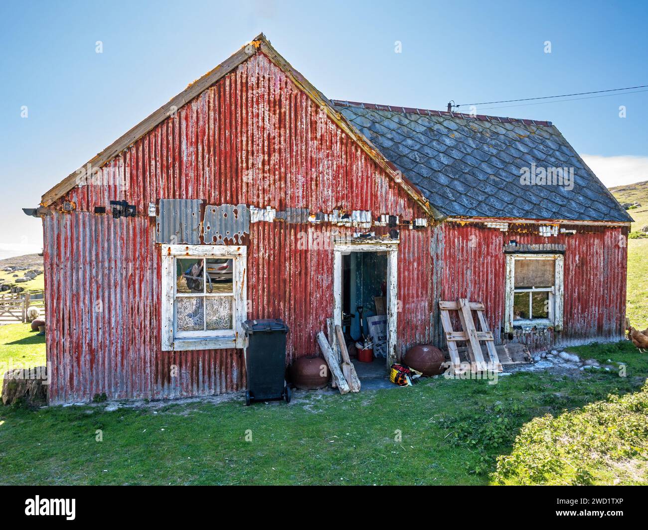 An old rusty corrugated iron building at the remote croft community of Hushinish on the isle of Harris in the Outer Hebrides, Scotland, UK Stock Photo