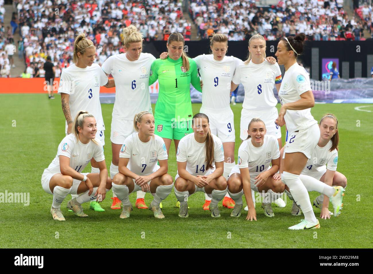 Lucy Bronze runs to join team photo before UEFA Women's Euro Final 2022