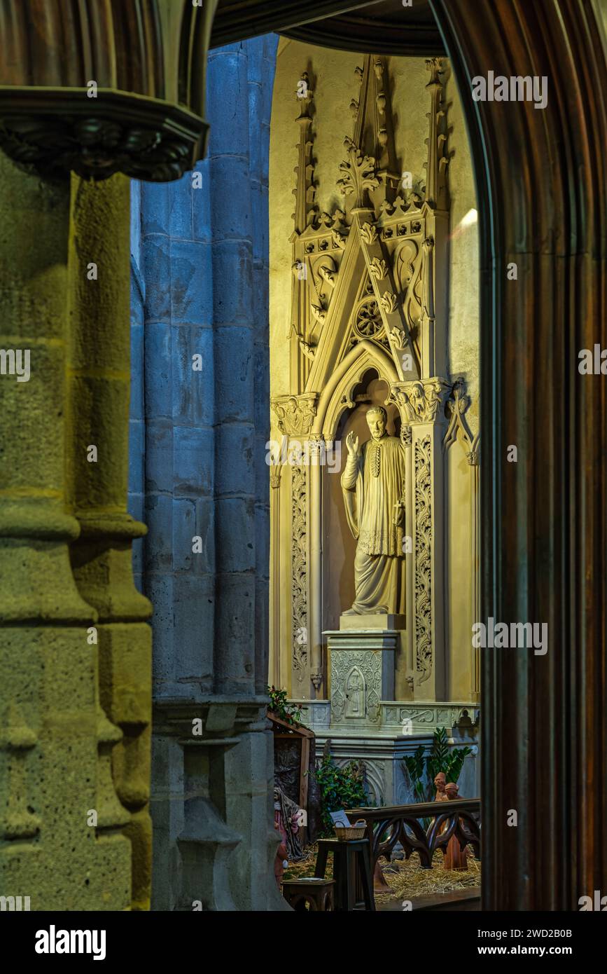 Statue in a niche with Gothic ornaments in a side nave of the Grand'Église de Saint-Étienne. Saint-Étienne, Auvergne-Rhône-Alpes region, France Stock Photo