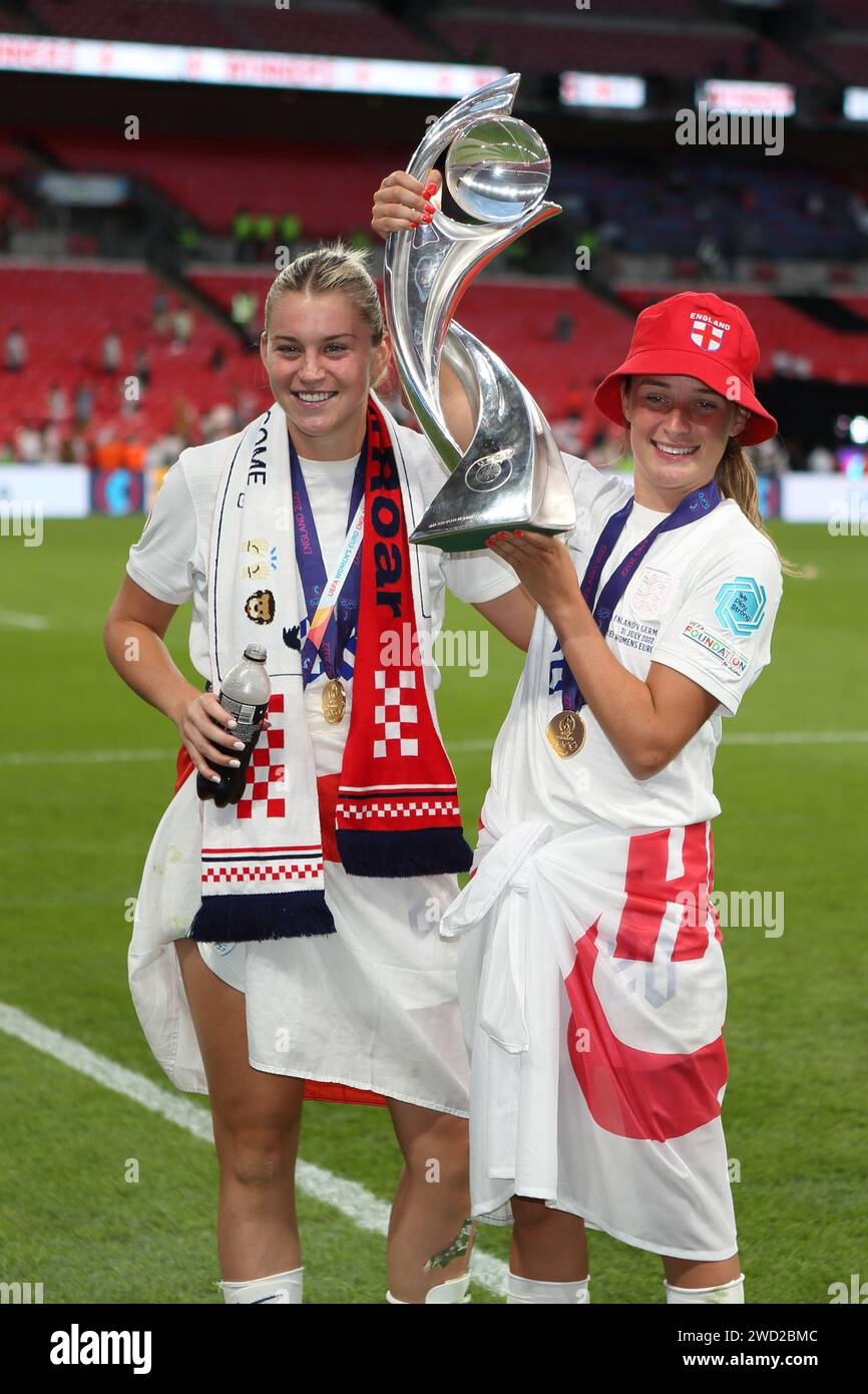 Alessia Russo and Ella Toone with trophy and winners medals UEFA Women's Euro Final 2022 England v Germany at Wembley Stadium, London 31 July 2022 Stock Photo