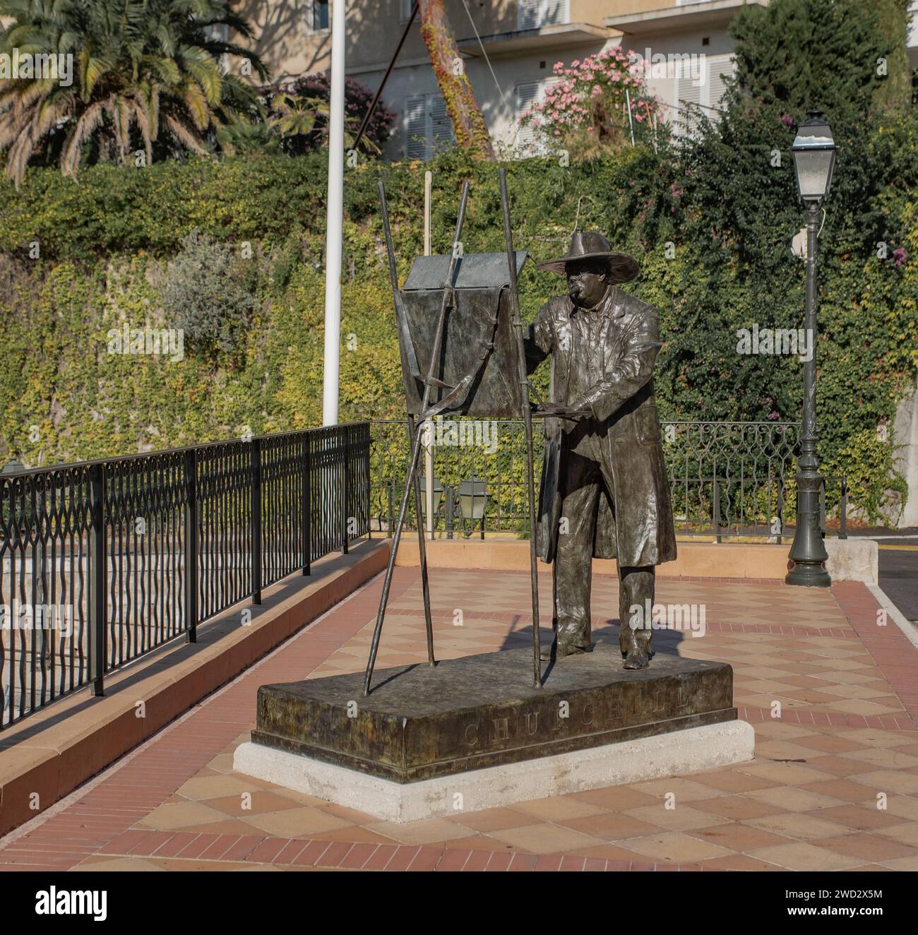 Statue in front of apartment building with palm trees Stock Photo Alamy
