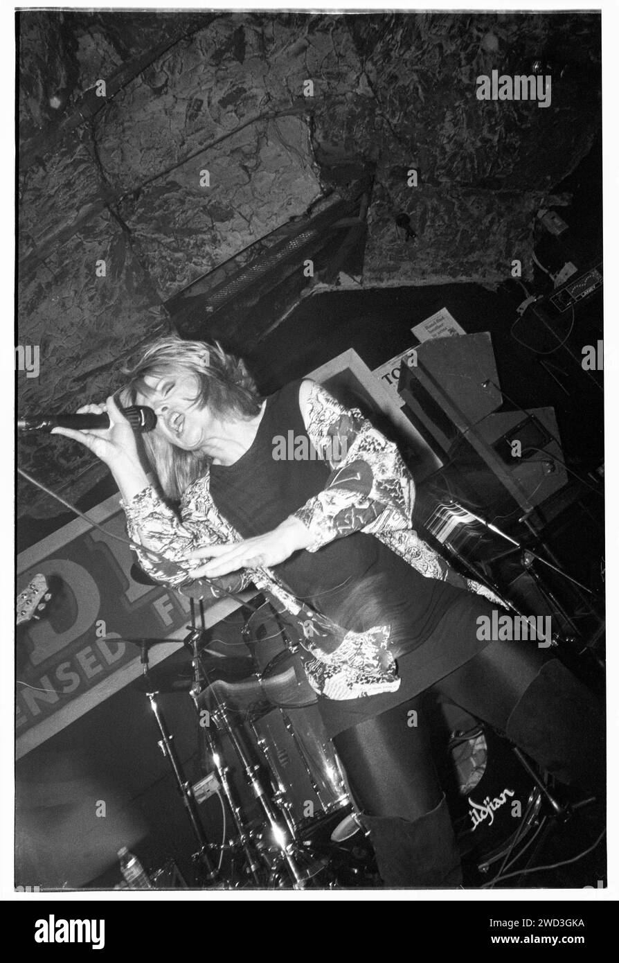 TOYAH, CONCERT, 1993: Punk icon Toyah Wilcox playing live at TJ’s in Newport, Wales, UK on 9 November 1993. Photo: Rob Watkins. INFO:  Toyah Willcox, known mononymously as Toyah, is a British singer, actress, and presenter. Rising to prominence in the late '70s and '80s, her vibrant stage presence and diverse career span pop music, film, and theatre, establishing her as a multifaceted and iconic entertainer. Stock Photo