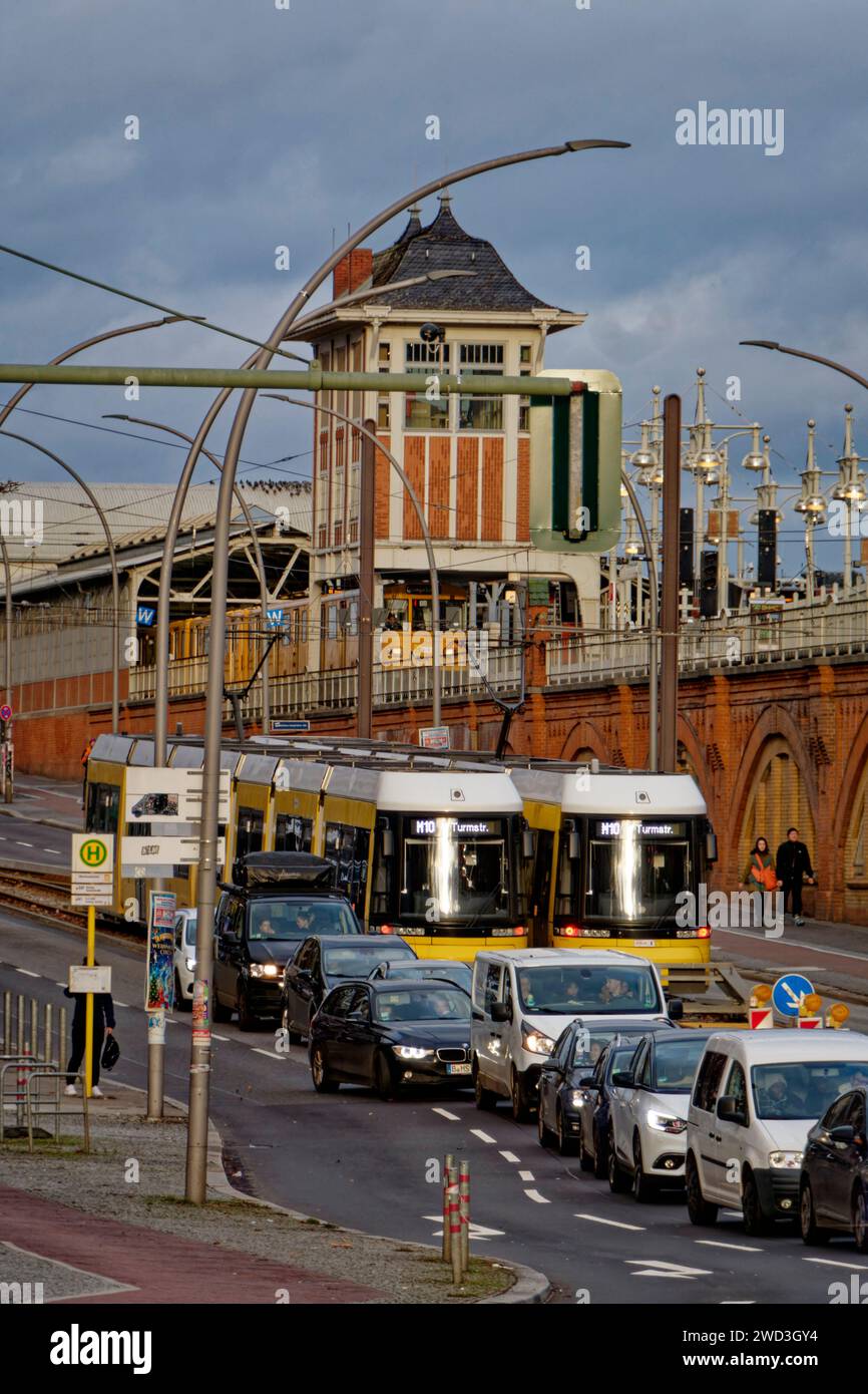 M10, Straßenbahn, Warschauer Brücke,  Friedrichshain-Kreuzberg, Berlin Stock Photo