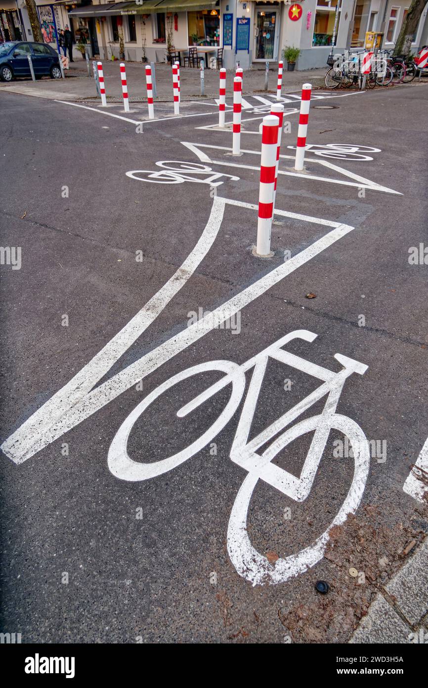 Kiezblock Reuterkiez. Neues Verkehrskonzept Reuterkiez soll den Durchgangsverkehr von Nebenstraßen auf die Hauptstrassen verlagern. Einbahnstraßen, Po Stock Photo