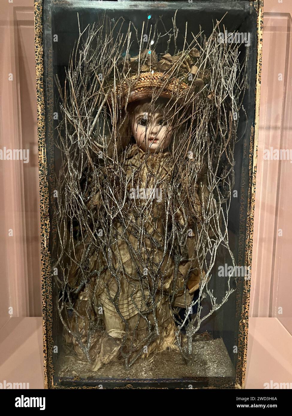 Joseph cornell hi-res stock photography and images - Alamy