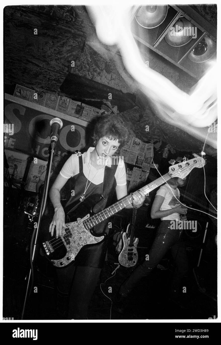 Marika Gauci of Welsh punk band Gouge playing live at Newprt TJs on 28 August 1994. Indie rock band formed in Cardiff, Wales in 1992. After two successful singles they split up during the recording of what would have been their debut album in 1995. Stock Photo