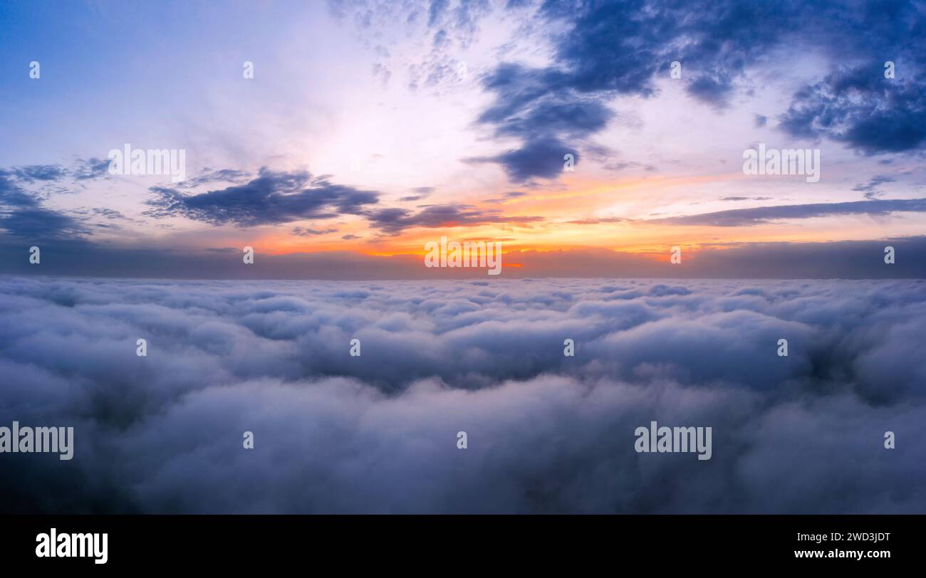 Sky horizon sunlight aerial hi-res stock photography and images - Alamy